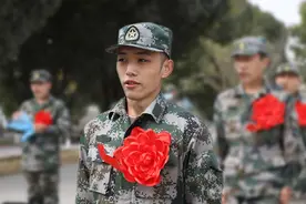 赓续血脉，参战老兵送儿守边疆图片