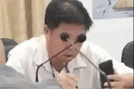 错位图：网友：实在是憋不住了，哈哈哈图片
