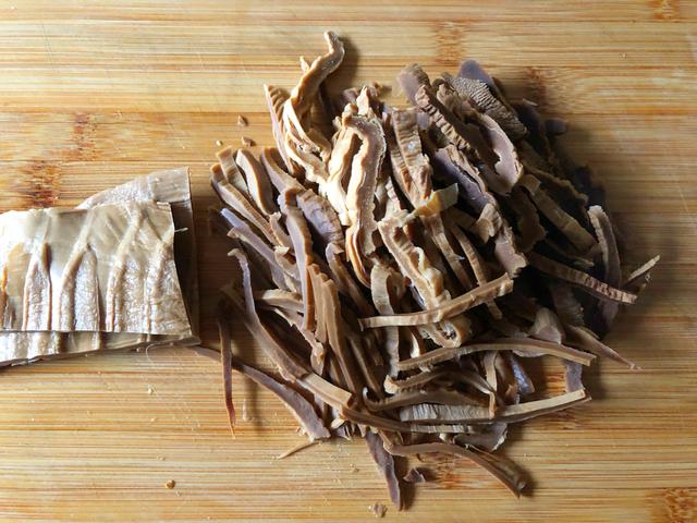 笋干的正确泡发方法，简单几步就搞定，鲜嫩又美味，快试试