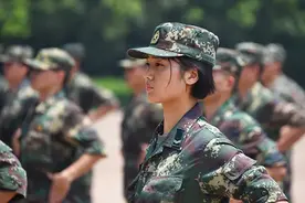 【起床号】9月22日，早安！歌曲《青春女兵》图片