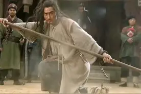 都是周侗的徒弟，林冲能打过岳飞吗？图片