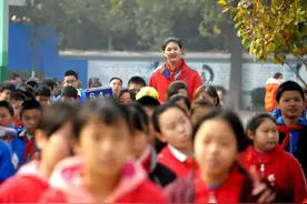 热搜第一！山东14岁女孩2.26米，追平姚明，独霸篮下！图片