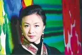 一直饱受争议的金星一身男装素颜照，重返男儿本色图片