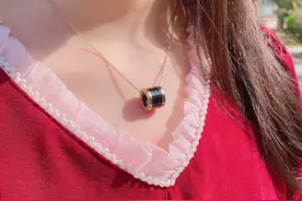 戴上经典独特的宝格丽项链，让你轻松化身成气质女王图片