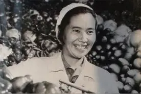 李素文：从卖菜女工升为副国级，晚年不当老板，月薪200做回工人图片