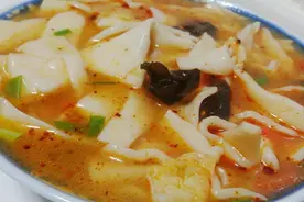 来一碗酸香面叶暖汤，简餐简单快手又好吃的饭菜鲜汤一锅出图片