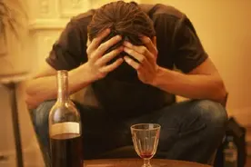 爸爸喝醉酒，女儿自编自唱“醉酒歌”走红，果然是爸爸的小棉袄图片