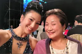 恭喜！郑佩佩43岁女儿产子，宝宝重4.5斤，一家三口合影曝光图片