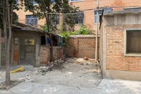 保定一医院领导化粪池上建车棚？区执法局：不了解身份，车棚已拆除图片