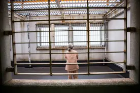 揭秘日本女囚犯的真实生活，不劳动就没有饭吃，上厕所还要打报告图片