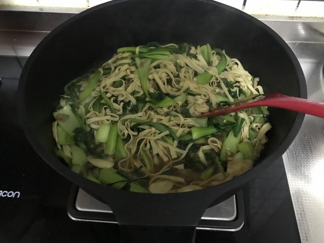 秋季这菜要多吃，富含多种氨基酸，钙含量极高，孩子常吃长高个