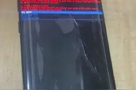 大量三星手机突然黑屏乱码、无限重启！网友推断导致问题产生的软件为锁屏APP图片