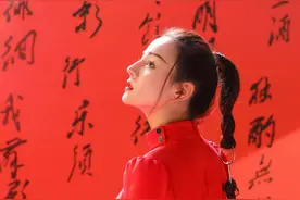 迪丽热巴飒爽女侠造型，红衣侠女快意江湖，尽显飒爽英姿图片