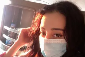 太宠粉！“啾咪”成功召唤出迪丽热巴九宫格自拍图片