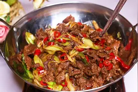 炒牛肉时，不要放盐和料酒腌制，教你正确方法，牛肉不老不柴图片
