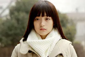 何泓姗：被称为小周迅，曾获国家地理摄影大奖，今依旧少女感十足图片