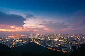 为什么广东人酷爱穿拖鞋？是条件苦难吗？知道真相的我眼泪掉下来图片