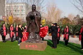 安阳儒联杨学法会长一行出席安阳幼专孔子圣像落成仪式图片