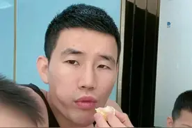 嘎子谢孟伟带货再翻车，潘长江：“你把握不住”，我来表演给你看图片