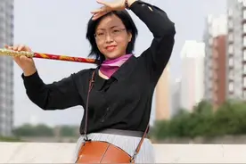 跪地心肺复苏半小时，膝盖肿了仍不放弃 市第五医院医生苏雯枫，好样的图片
