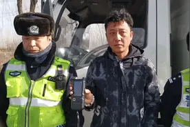 【隆湖交警大队】喝酒唱歌轻松一刻  醉驾丢证悔莫大焉图片
