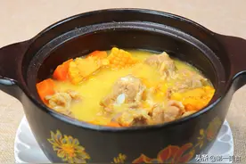 玉米排骨汤不要乱炖，厨师长教你做法和技巧，汤鲜肉嫩，越啃越香图片