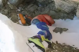 珠穆朗玛峰温度够低，尸体很难腐烂，在上面可以看到古代祖先？图片