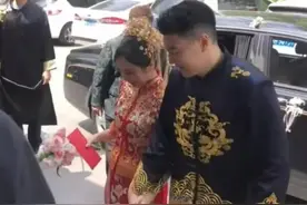 CBA速递：李根低调迎娶娇妻，西热邀请周琦，王子瑞成富邦首签图片