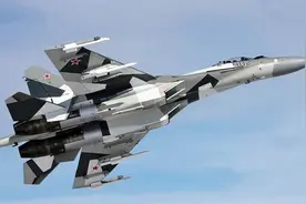 美俄交锋！俄海军展开军演，贴身驱离美国军机，战斗民族毫不手软图片