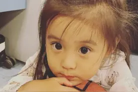 修杰楷的女儿才是“整容式”长大，咘咘颜值出众，波妞活泼可爱图片