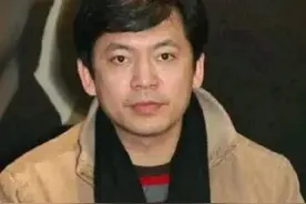 国家一级演员何政军,结婚几十年无绯闻,妻子竟是她,难怪很享福！图片