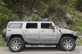 背着单反去看“悍马H2”图片