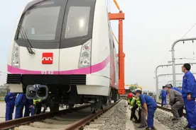 喜提新车丨3号线首列增购车“靓相”港务区车辆段图片