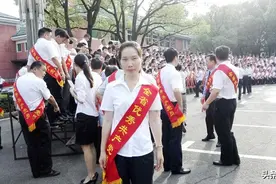 从“最差学生”到24年零事故，看湘潭妹子在公交司机岗位上如何逆袭…图片