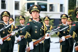 庆八一，这场演出兵味儿十足图片