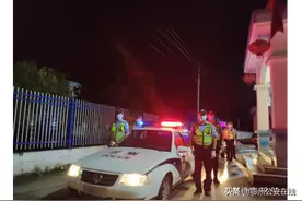 鄂州铁骑夜查非法改装、无牌无证摩托车专项行动图片