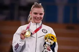 一错再错 永不放弃 凯莉“杀出一条血路”勇夺女子自由体操金牌图片