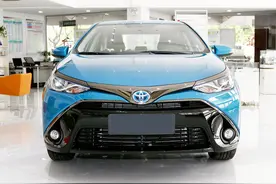 自动挡油耗1.3L，丰田混动家轿，一箱油跑985km，实拍雷凌双擎E+图片