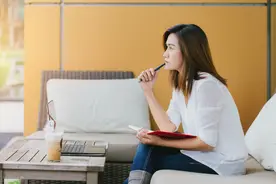 领导对你有这3个行为，说明他很讨厌你，别再埋头工作了图片