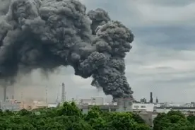 突发！中石化齐鲁石化烯烃厂发生闪燃图片