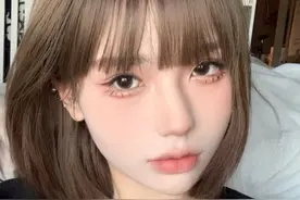 小说：“会不会太露了一些。”图片