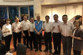 韩国瑜与一级主管惜别宴 唱“旧皮箱的流浪儿”显露心境图片