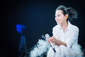她是气质最舒服的台湾女歌手，51岁依然少女，云演唱会唱哭8090后图片
