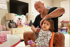 好莱坞壮汉巨星成傲娇女儿奴！1米9肌肉猛男宠娃，反差超萌图片