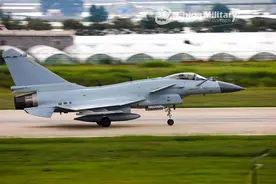 一切为了打赢！“低可视涂装”歼-10C首次曝光 军徽隐蔽难辨图片