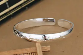 怎么样清洗银手镯才能清洗得干净？图片