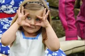 丹麦王室六十多年诞生的首位公主，蓝色瞳孔惊艳众人，颜值太完美图片