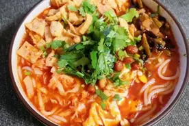 谁说美食一定要色香味俱全？臭到没朋友的螺蛳粉卖到断货！图片