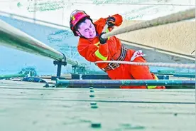 10秒完成着装45秒登车出动，破拆排水都能干，消防员为何这么牛图片