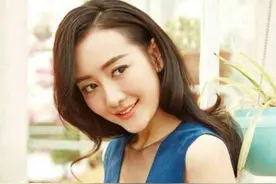 王鸥母女三人婚纱合影，坦然面对初恋，离异家庭的情感抚平源于爱图片